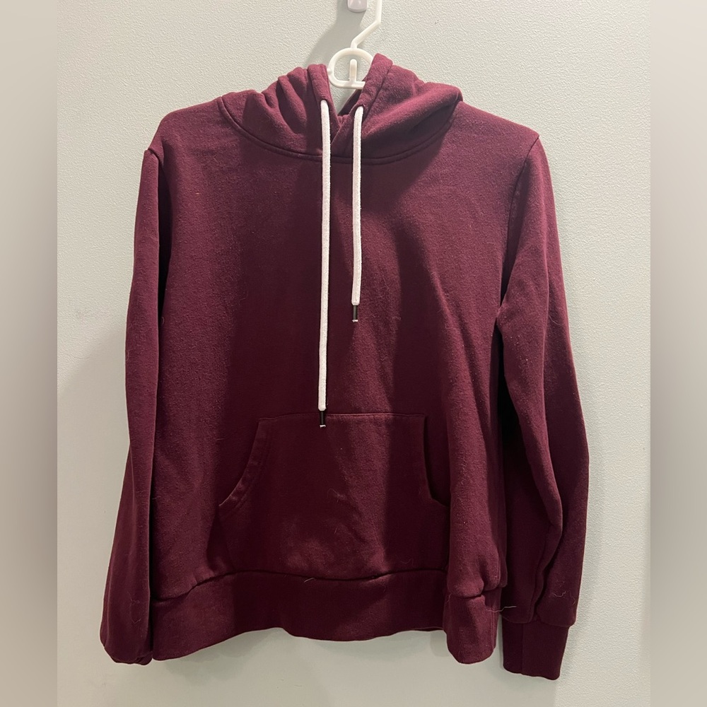 Burgundy tennis and chill fleece pullover hoodie. Size L